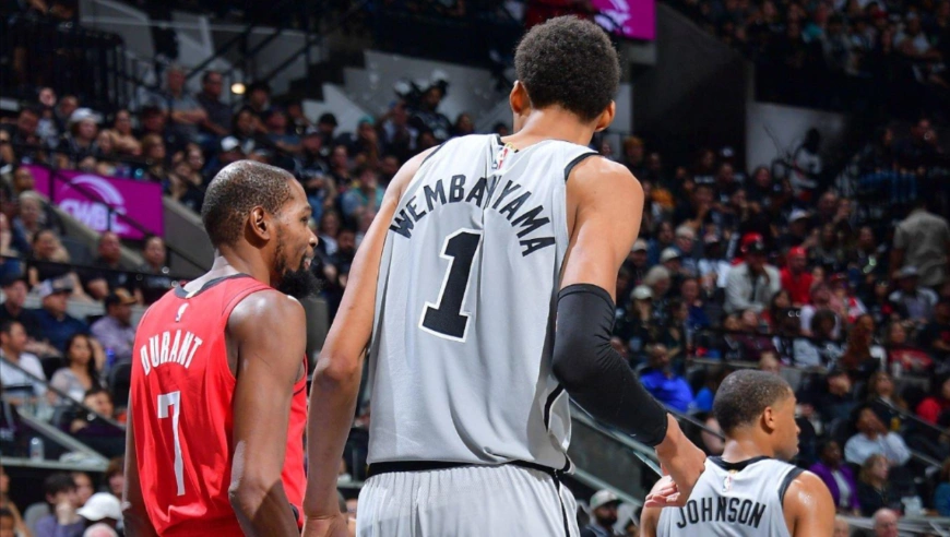 马刺险胜火箭最后3分钟：KD＆申京连送5次致命失误 文班关键4分带队逆转