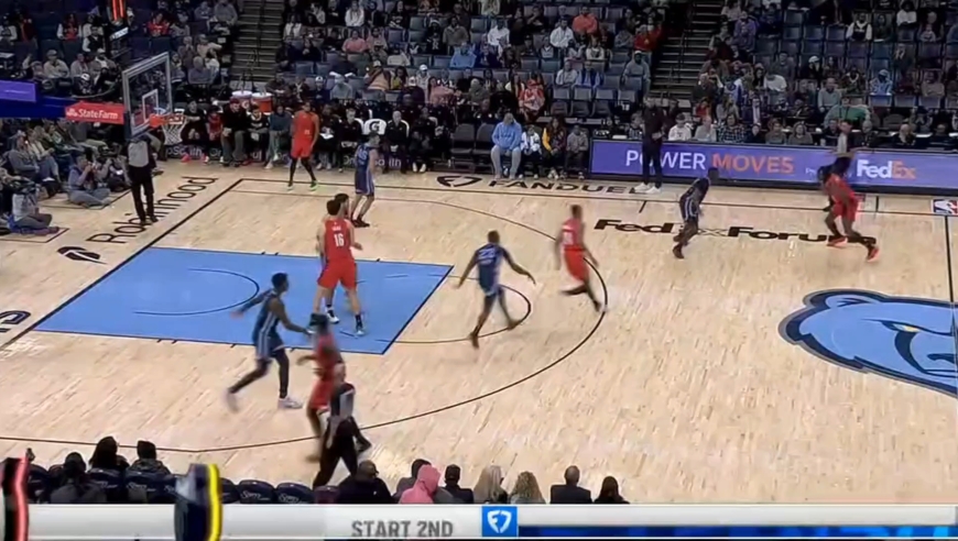 被多次犯规 杨瀚森对阵灰熊第二节攻防细节回顾