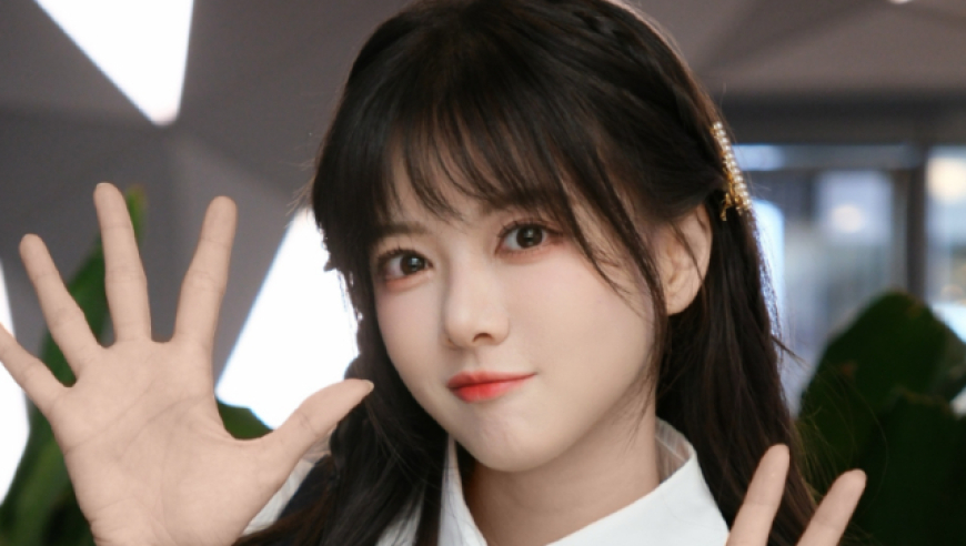树奈奈拍摄骆歆侧面，肚腩赘肉很大，被发现后破防遮挡