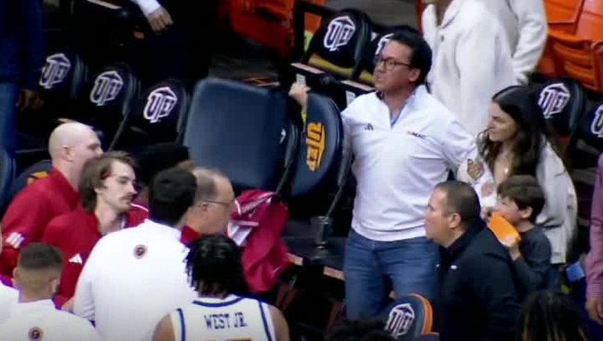 抄起凳子就干！UTEP遭到JAX大学绝杀 球迷怒不可遏引发巨大冲突