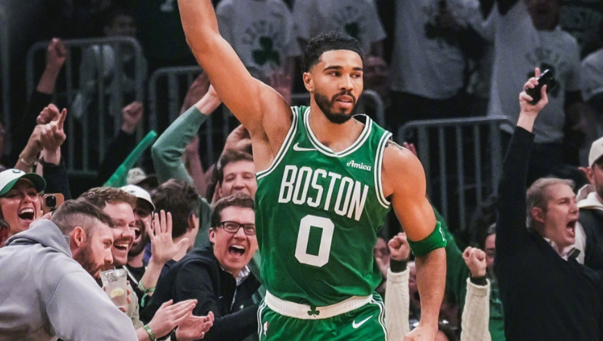 从空篮扣飞到准三双！塔图姆首秀浴火重生，征服北岸花园 | 主打星