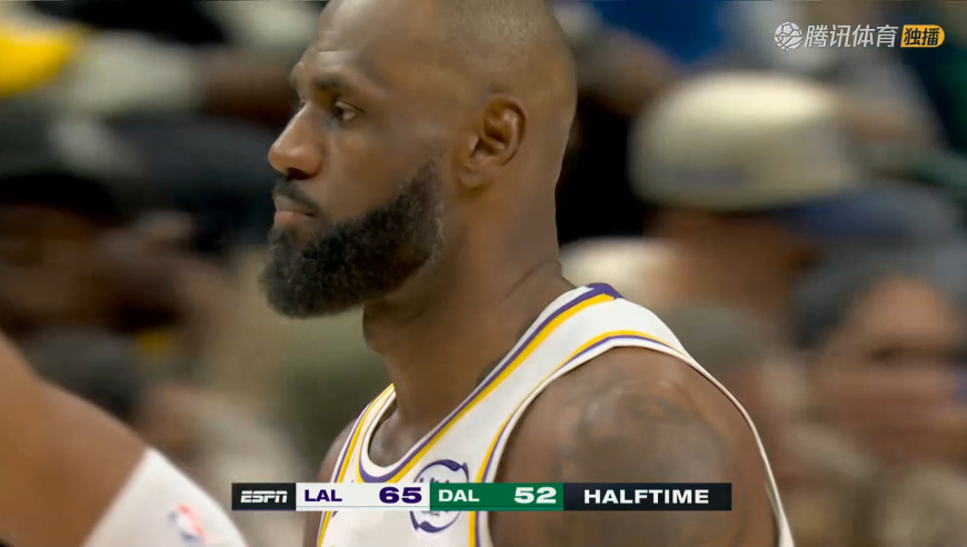 下饭时刻：詹姆斯防裁判自己懵了 弗拉格艾顿接连扣篮扣飞