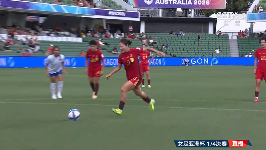 太可惜了！中国队禁区内被铲倒获得点球 乌日古木拉射门被扑出