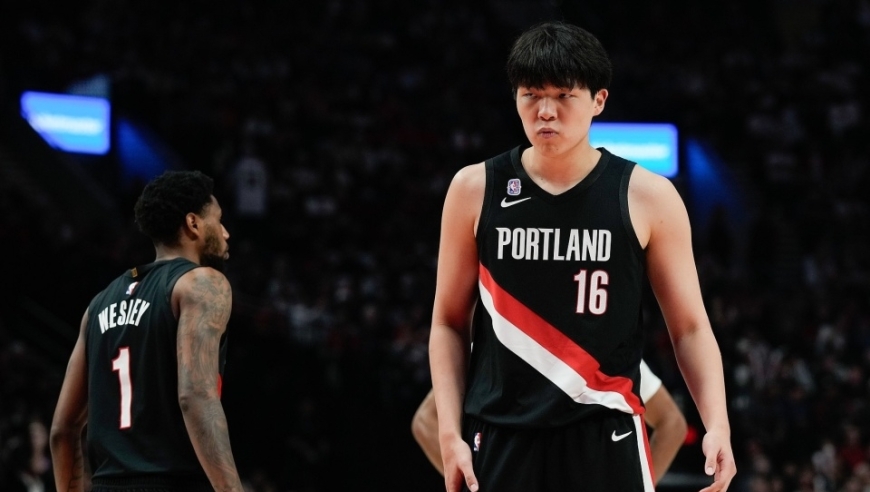 湖人VS开拓者，开赛前杨瀚森会被召回，女友引争议，可参考姚明处理