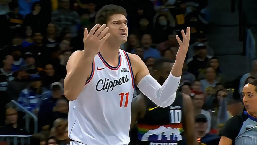 完全副作用！快船大洛佩兹先犯规送2+1 随后离谱进攻犯规状态全无