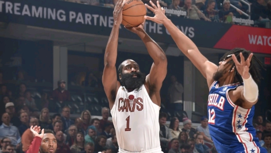 梦幻骑士登！哈登30分钟打卡21+5+5盘活球队，全场沸腾庆祝