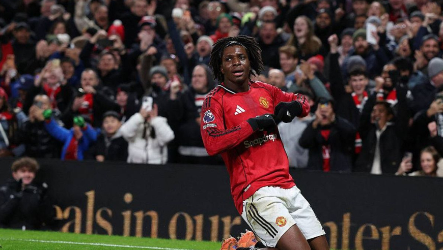 一战成名！慢镜看曼联新星惊艳凌空斩处子球制胜，曼联1-0险胜纽卡