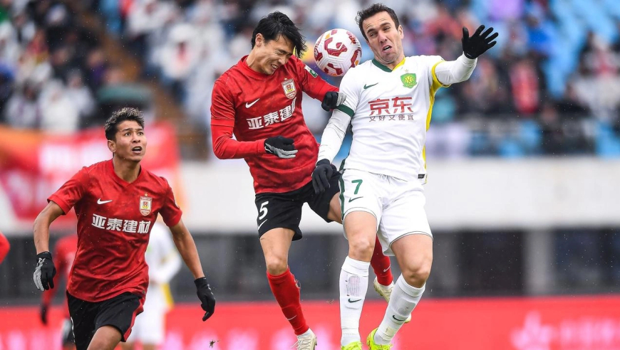 亚泰不设防？国安角球进攻轻松破门，一片红全部站桩门将也呆立原地