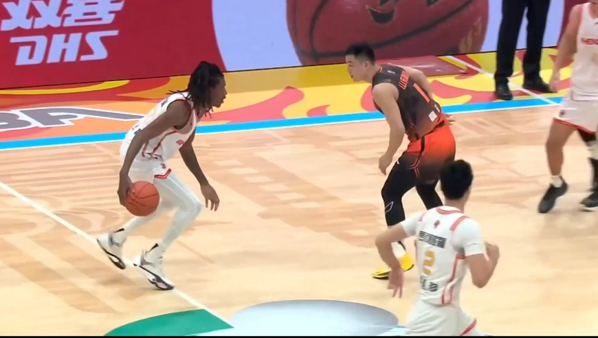 将功赎罪！慢镜回放王浩然弧顶三分一箭穿心 0.9秒完成准绝杀