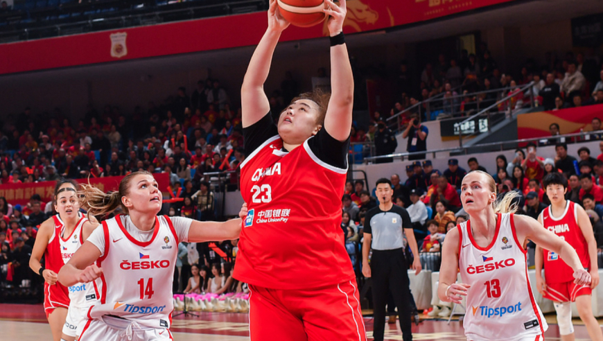 场均13+6得分王被裁！刘禹彤打赢对手，却输给女篮队内竞争 | 上场