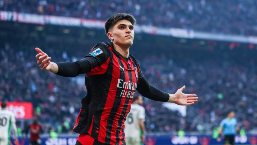 险被绝杀！回看米兰2-2萨索洛抽象防线，19岁新星双响一战成名