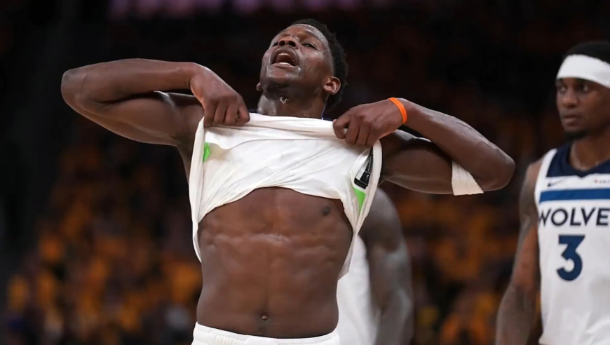 爱德华兹3.5%的体脂率，教练认为还是说保守了