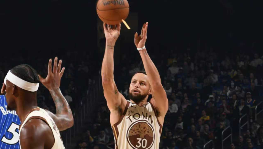 Top时刻 | 23日十佳球：库里三分扭胯庆祝 浓眉弗拉格遭隔扣