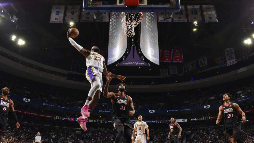 湖人费城决胜5分钟：詹姆斯关键10分+制胜抢断杀死比赛