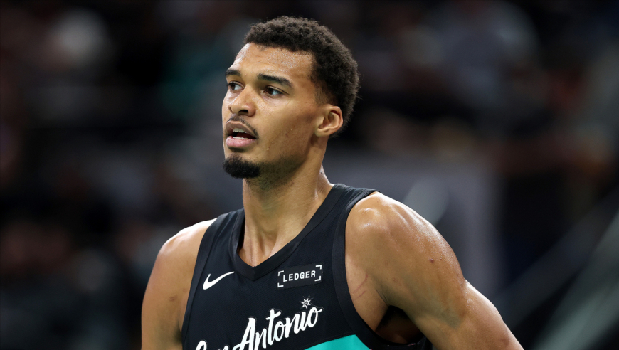 少林绝学！文班亚马开局8分钟轰下25分 单臂暴扣+空接拦不住