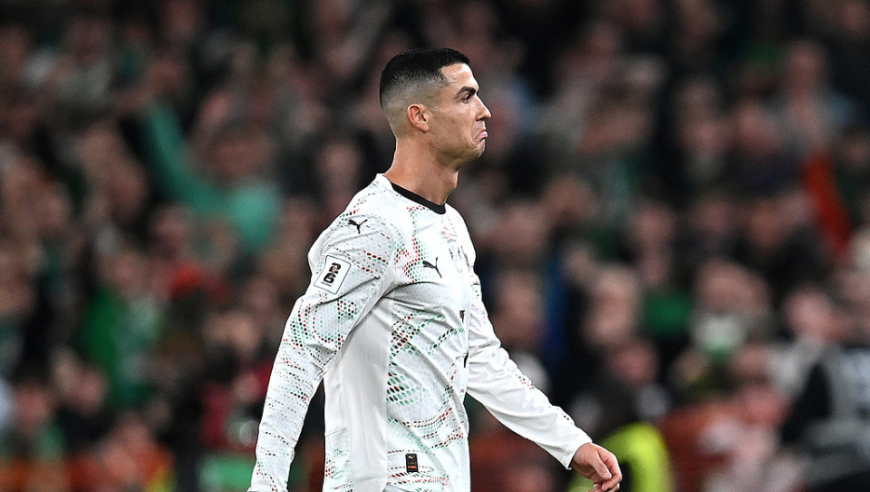 摩根声援C罗：反抗别人拉他却染红！晒梅西5秒3次肘击视频+质疑双标