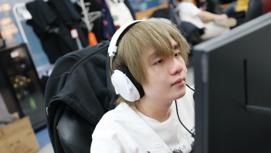 BLG官方晒训练照：全员到齐投入训练