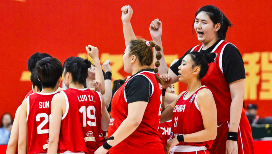 女篮3大中锋对捷克集锦：刘禹彤11+4张子宇8+3 韩旭4分