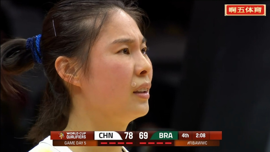 中国女篮VS巴西女篮最后3分钟还派上了王思雨稳局面