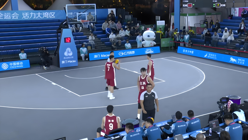 赛帧 | 全运男篮历史罕见一幕：裁判夺权罚下全队 同事根本拦不住