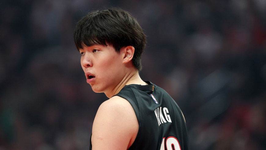 杨瀚森深陷舆论，网友球迷一片哗然：去NBA就好好打球，你看看姚明