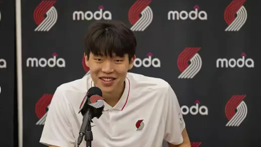 杨瀚森一场NBA没打，球队就易主了！开拓者新老板是何许人也？
