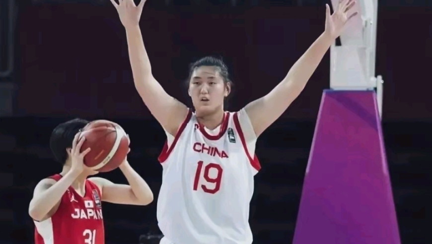 大人打小孩！张子宇vs日本9中8轻松砍下16分，仅出战9分钟虐得对手苦不堪言