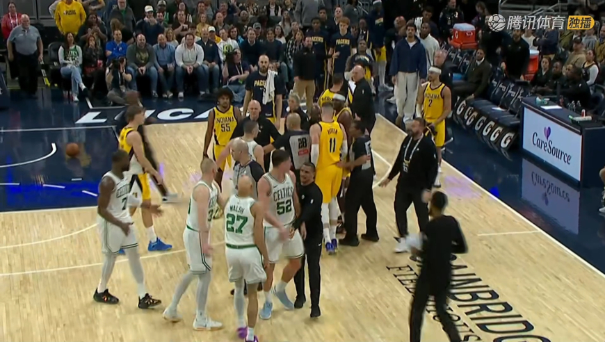 好大哥！沃尔什空中危险拉拽 麦康奈尔为波特出头怒推前者引发冲突