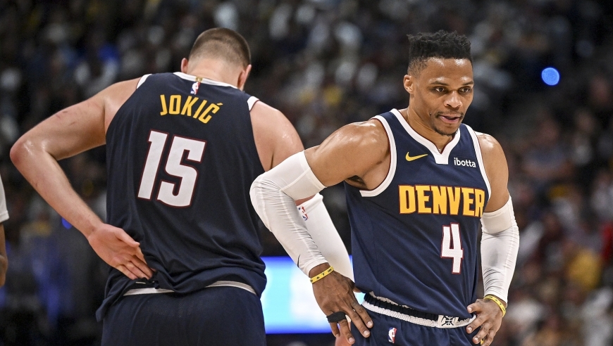 4连击三双追平威少，约基奇历史第一！掘金3优势争冠2换1交易大赚