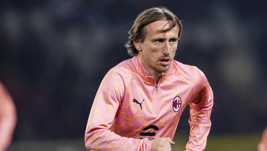 3-2大逆转，AC米兰让二追三+3连胜登顶，27岁替补奇兵10分钟2球