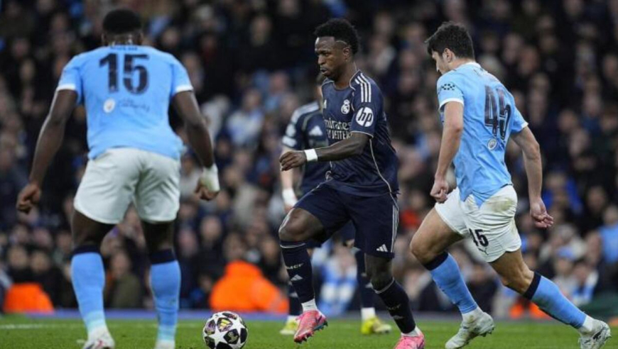 欧冠-淘汰曼城！皇马2-1总分5-1十人曼城进8强，B席直红+手球送点，维尼修斯双响