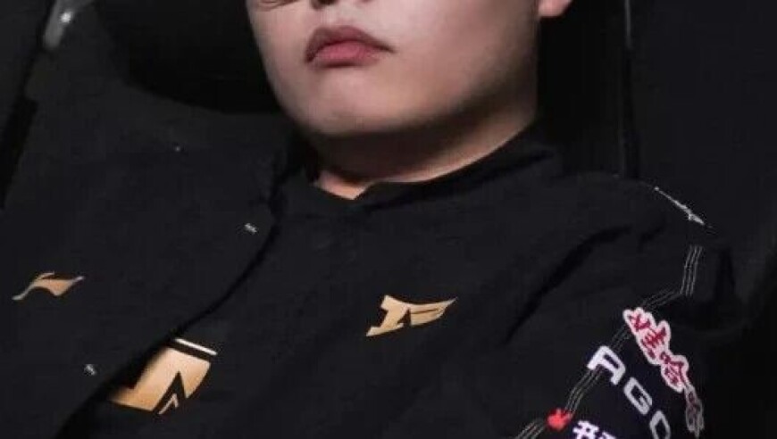 1000块一个小时？！知名上单选手不打职业做陪玩！解说感叹比打职业轻松多了！