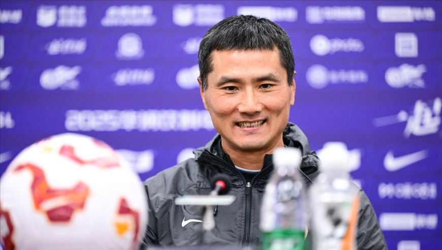 足球有料 | 邵佳一不符标准强行上任？国足选帅如儿戏，官宣公告自打脸