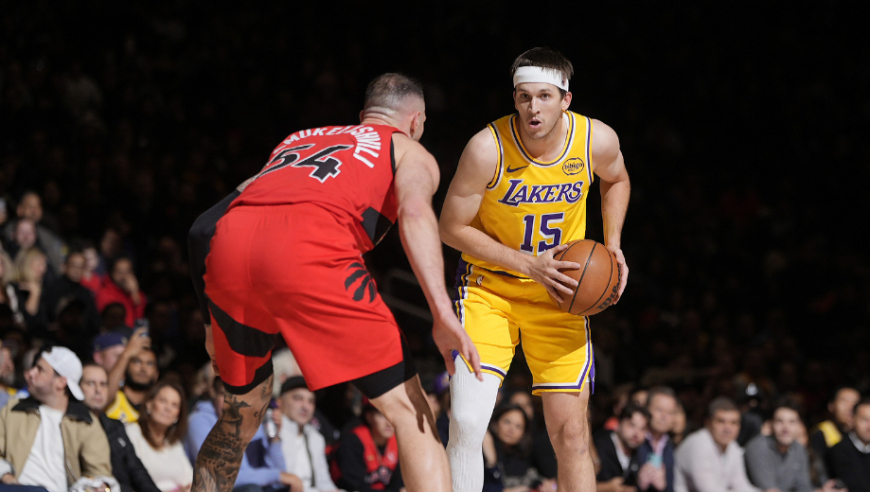 湖人猛龙末节最后五分钟：湖人陷入绝境 里夫斯詹姆斯八村逆天改命