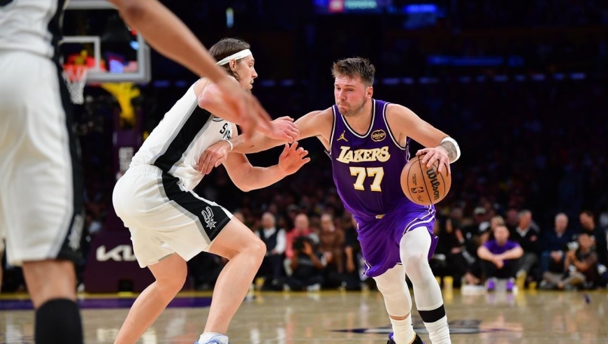 暴怒！詹姆斯冲进场内找裁判！艾顿不惧文班，东契奇狂砍35+9+13