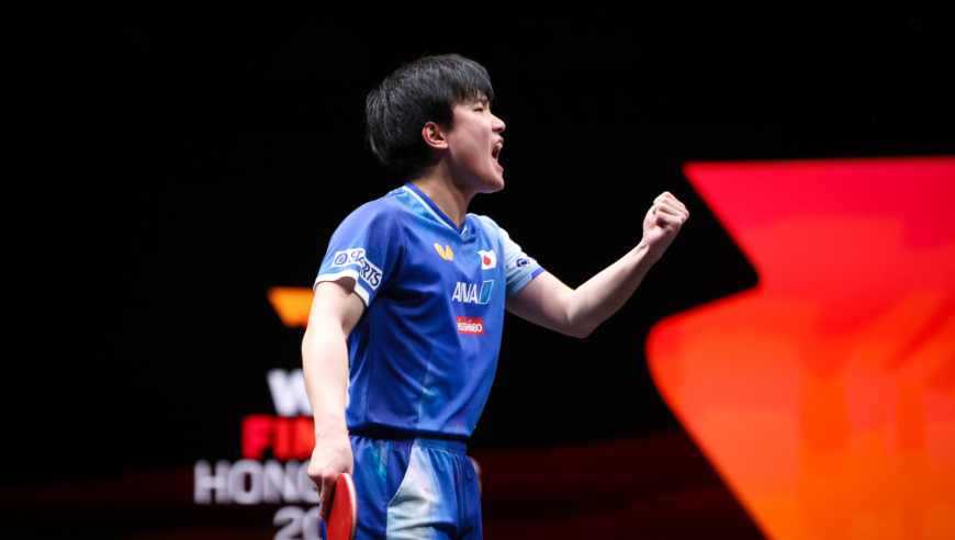 又让他嚣张起来了 下方机位直击张本智和夺冠 和日本队友疯狂庆祝