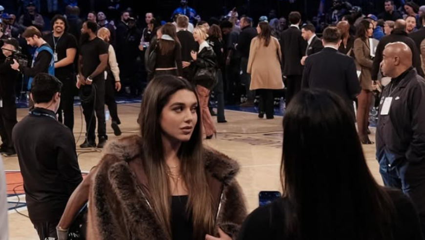 纽约女球迷现场观战尼克斯！赛场内晒出好身材+高颜值照太迷人