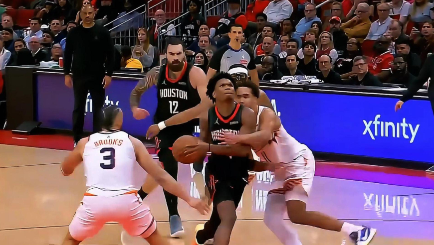 强势回应！布克两罚领先火箭到三分 阿门汤普森变向过人回应2+1