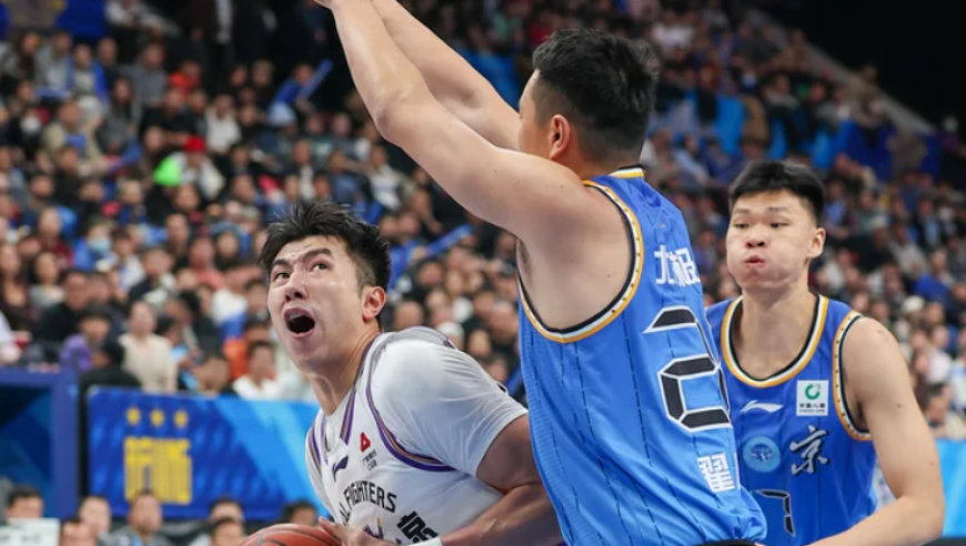 重返国家队？轰21分15板蹂躏范子铭，球迷：看罚球就知道基本功多扎实