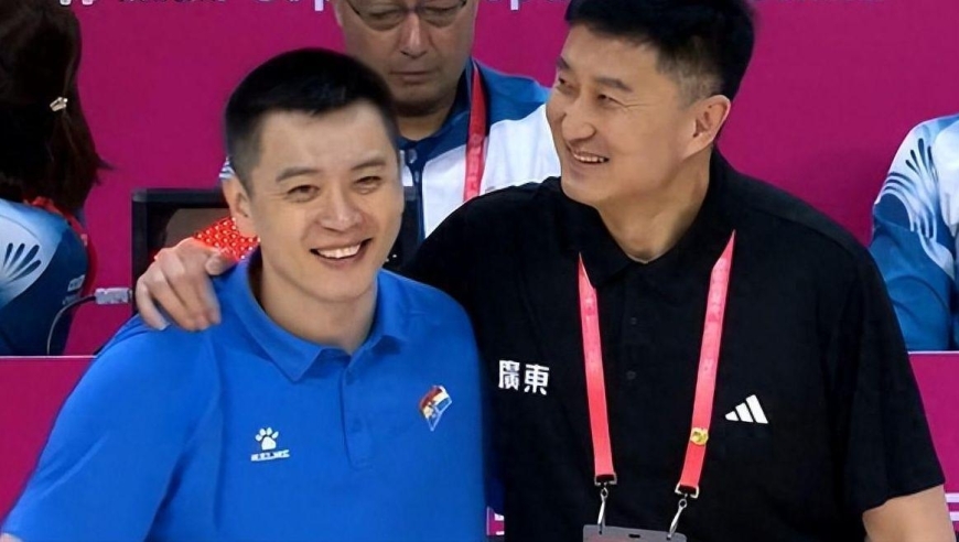 谁注意了！一位大人物赛后与杜锋握手致意，球迷：有排面，日后或升官