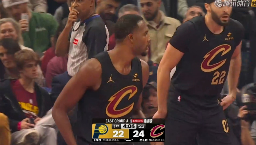 不愧是你！莫布里单人突破直接双手滑翔隔扣沃克技惊四座