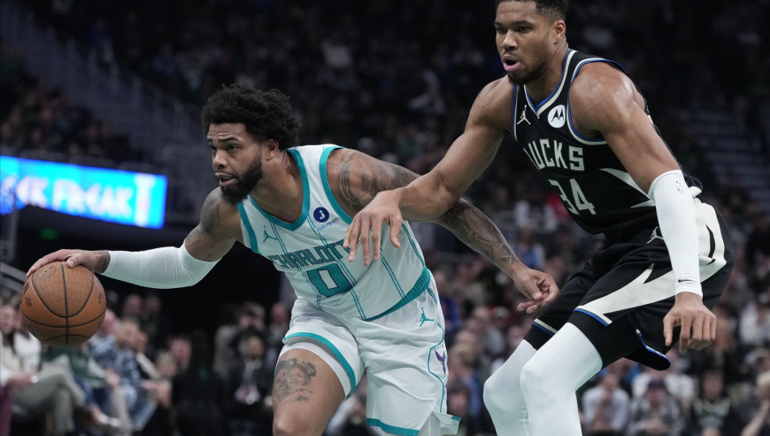 黄蜂雄鹿加时集锦：特纳连中三分字母哥发威杀死比赛 鲍尔遭弃用