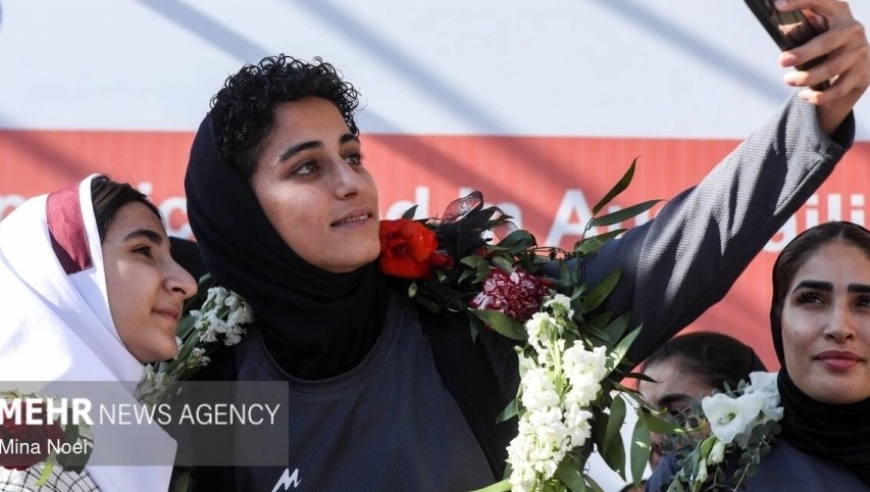 从风口浪尖到平安归国！伊朗女足8天生死归途：5人迷途知返，2人留澳，真相太戳心