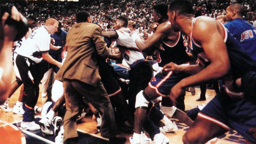 NBA史上最强混战！33年前的今天：尼克斯太阳群殴多达21人遭罚！