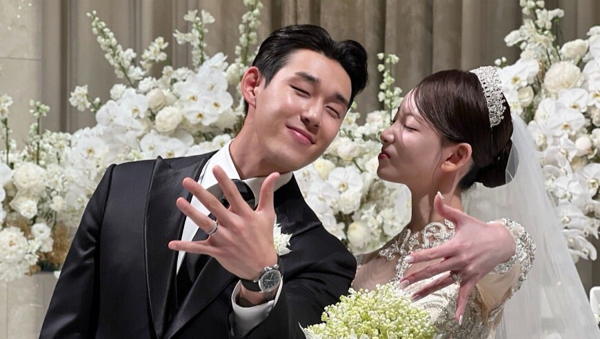 甜蜜！韩国国脚宋旻揆幸福完婚，迎娶主播郭敏善