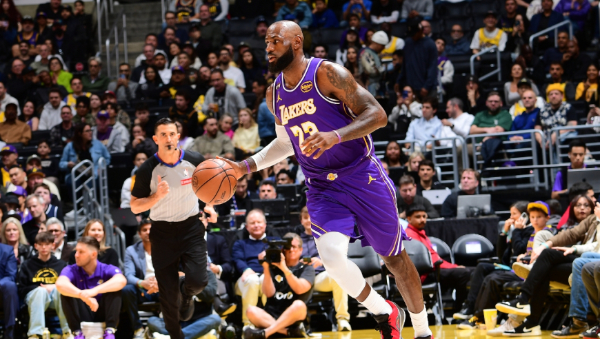 连续4场助攻上双！詹姆斯28+10+12集锦 妙传海斯空接暴扣