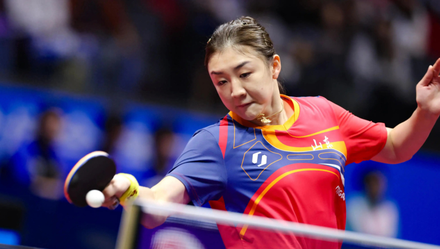 突然断电！陈梦连丢7分遭蒯曼一波打崩 丢首局对自己不满摇头挥拍