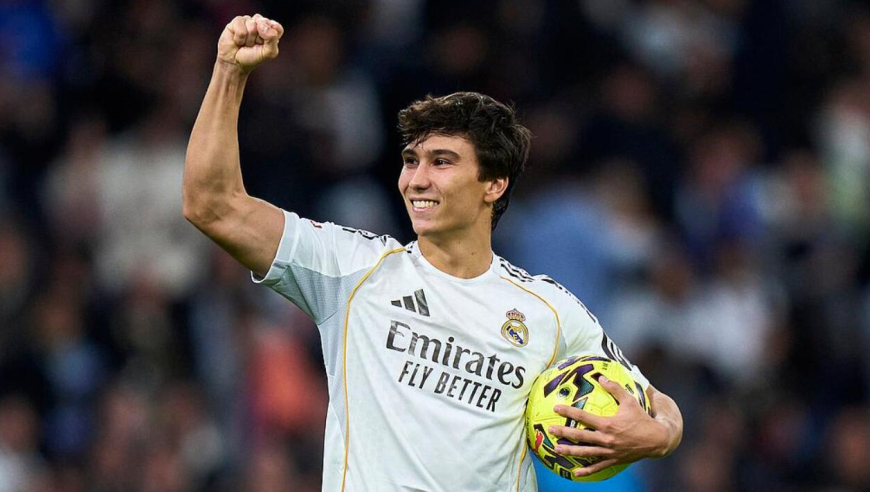 西甲-各赛事4连胜！皇马5-1贝蒂斯距榜首4分，贡萨洛戴帽，罗德里戈2助攻