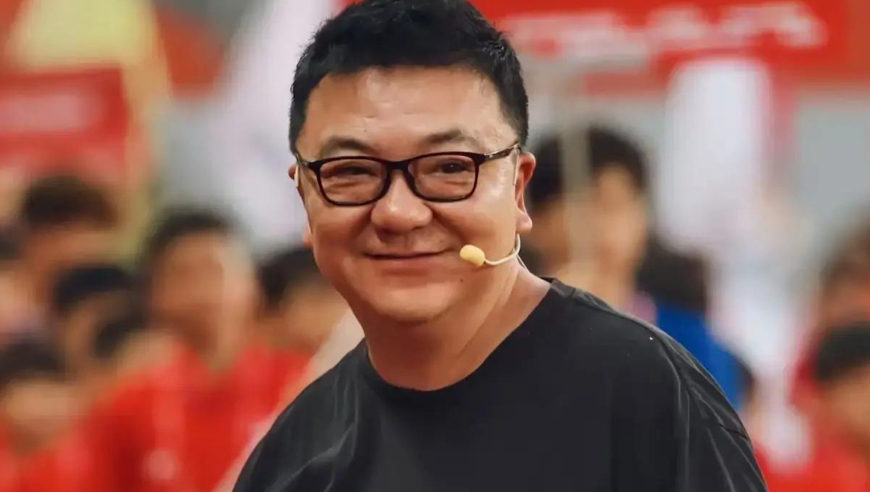 你认同吗！董路直言国足U23摆大巴晋级比传控出局更好，若输越南或在这两方面出问题