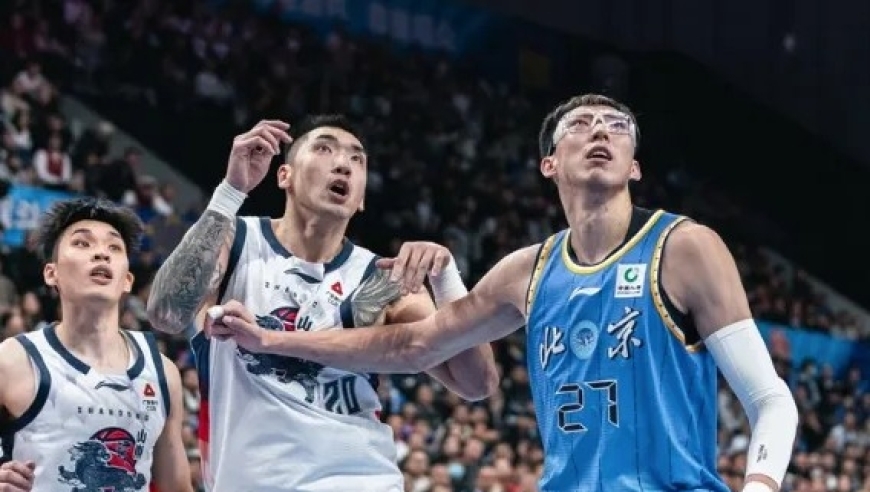 8分+6罚2中+被隔扣！7000万先生成输球罪人，球迷怒吼：高薪低能的混子！